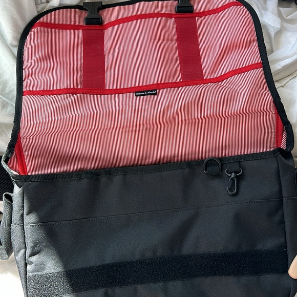 Herschel Supply Co Brand Messenger Crossbody Laptop Bag - Picture 2 of 6